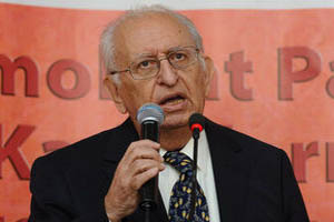 Bir sen eksiktin Hüsamettin Cindoruk! Git, evinde torun sev be adam