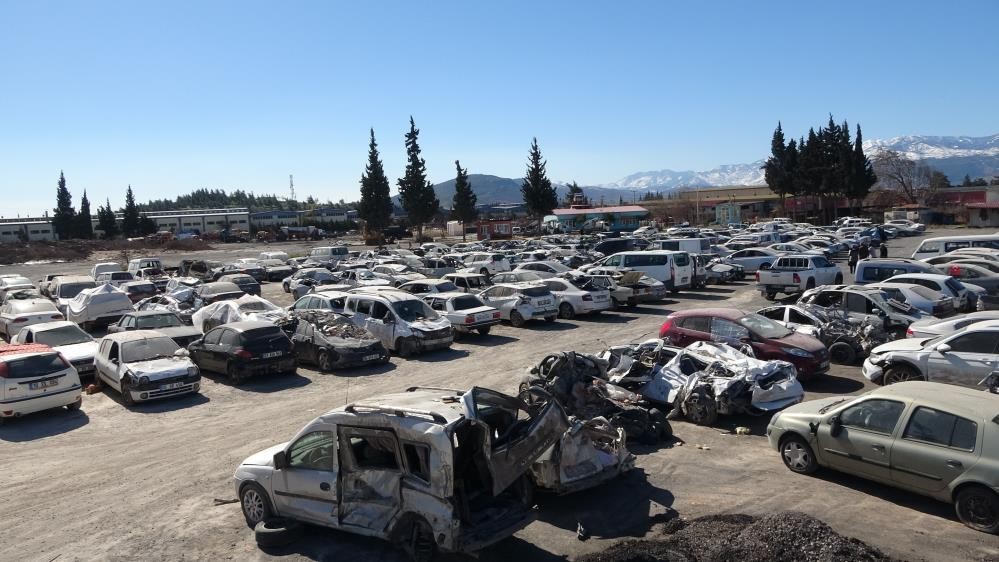 Bir servet yok oldu! Araç mezarlığından çarpıcı kareler