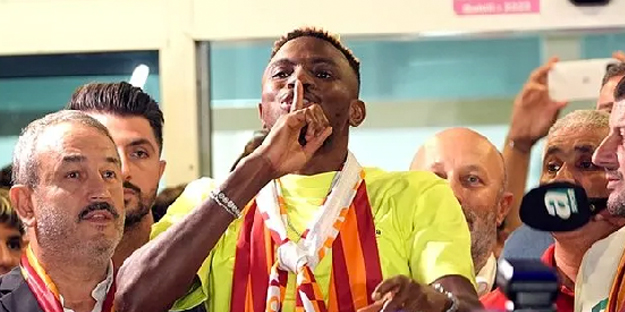 Bir şey hazırlanılıyor dedi ve Osimhen gerçeğini İtalyan gazeteci açıkladı! 