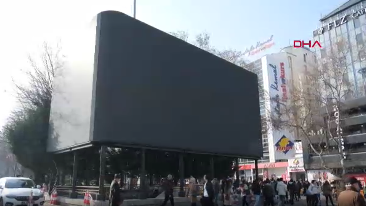 Bir şeyi de eline yüzüne bulaştırmadan yapamıyor! Mansur Yavaş’ın İzinsiz Projesi Mahkemelik Oldu