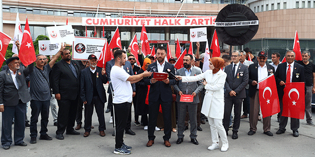 Bir siyasi parti için bundan daha büyük ayıp yok! Gaziler ve şehit aileleri CHP'nin kapısına dayandı