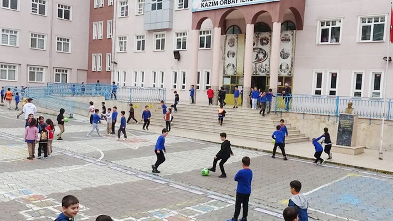 Bir skandal daha Samsun'da öğretmenden öğrenciye 'başörtüsü mobbingi' darp edildi