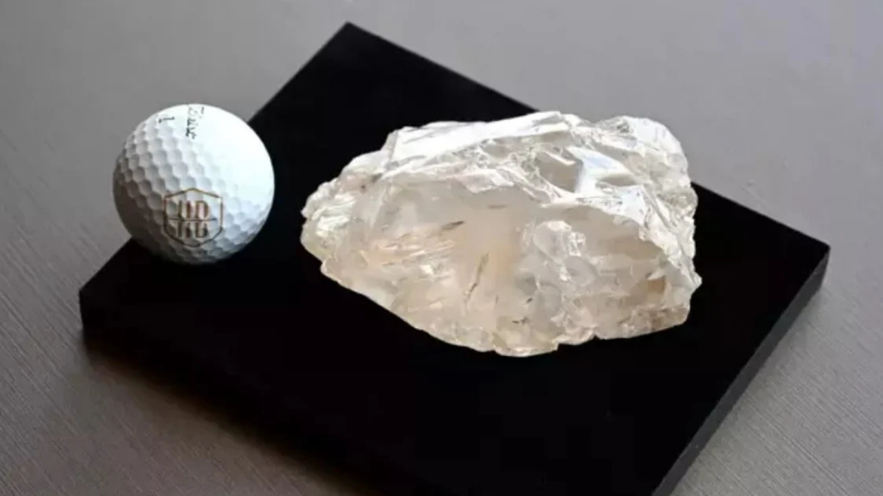 Bir taşla servet: Botsvana’da bulunan 2.488 karatlık “Motswedi” elması dünyayı salladı