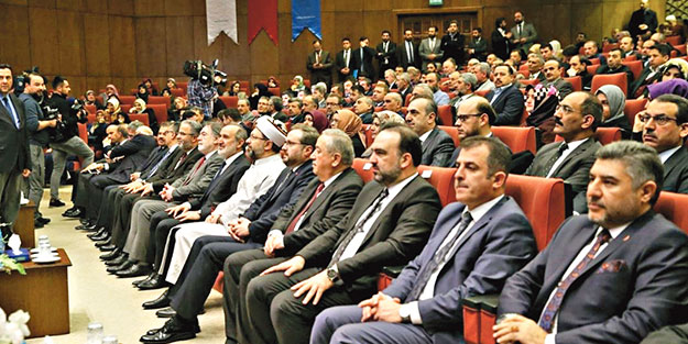 ‘Bir tebessüm de iyiliktir’