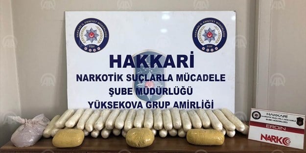 Bir terörist 25 kiloya yakın uyuşturucu ile enselendi!
