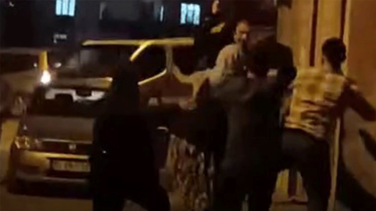 Bir top için bütün mahalle birbirine girdi! 4 kişi yaralandı!