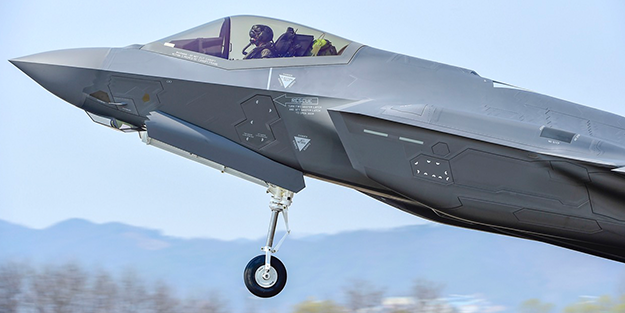 Bir ülke böyle kahroldu: Kayıtsızca ıslık çalıyoruz, Türkiye F-35 programına dönüyor