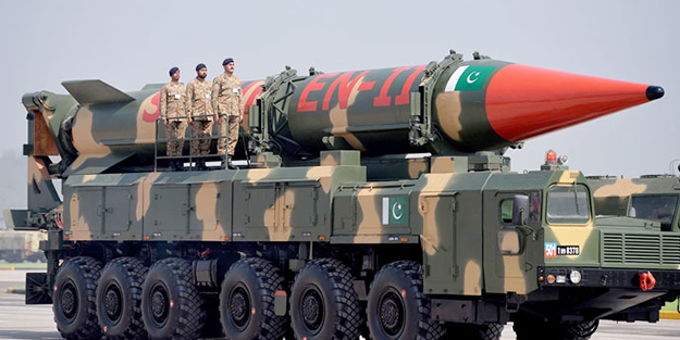 Bir ülke bu açıklamayla çalkalanıyor: Türkiye Pakistan'dan nükleer silah alıp bizi vurabilir