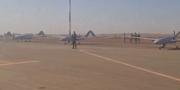 Bir ülke daha Türkiye'den Bayraktar TB2 SİHA satın aldı! SİHA'ların gelişini büyük bir törenle kutladılar