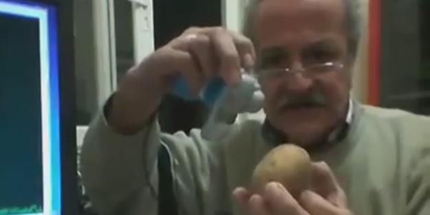 Bir vatandaşın patates soyacağı ile imtihanı