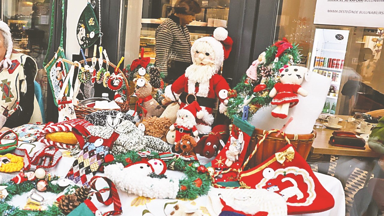 Bir yanda açlık edebiyatı diğer yanda yılbaşı seferberliği! CHP’de noel seferberliği