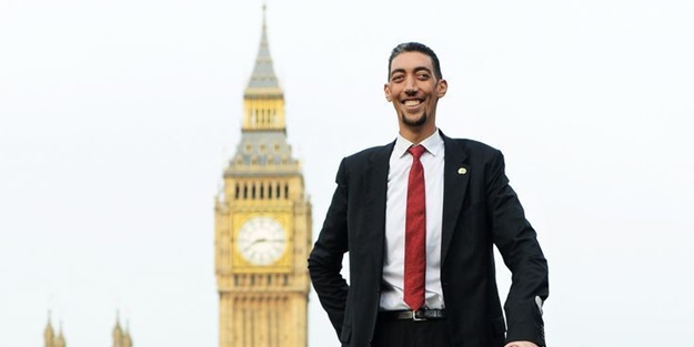 Bir yanda deve bir yanda cüce! İşte dünyanın en uzun insanları