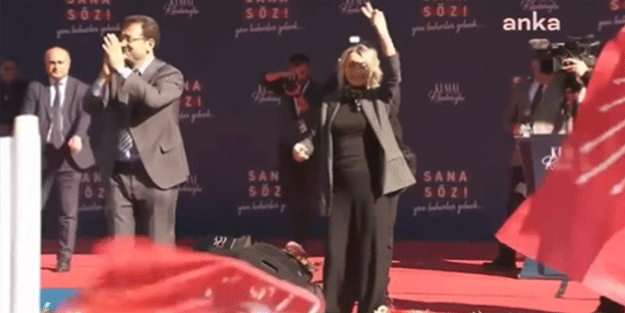 Bir yanda HDP bir yanda CHP bayrağı! Slogan: Terörist başına özgürlük