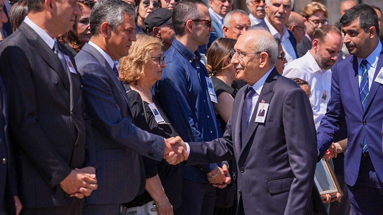 Bir yanda korsan bir yanda genel başkan! Kılıçdaroğlu ve Özel arasında butlan sonrası ilk temas