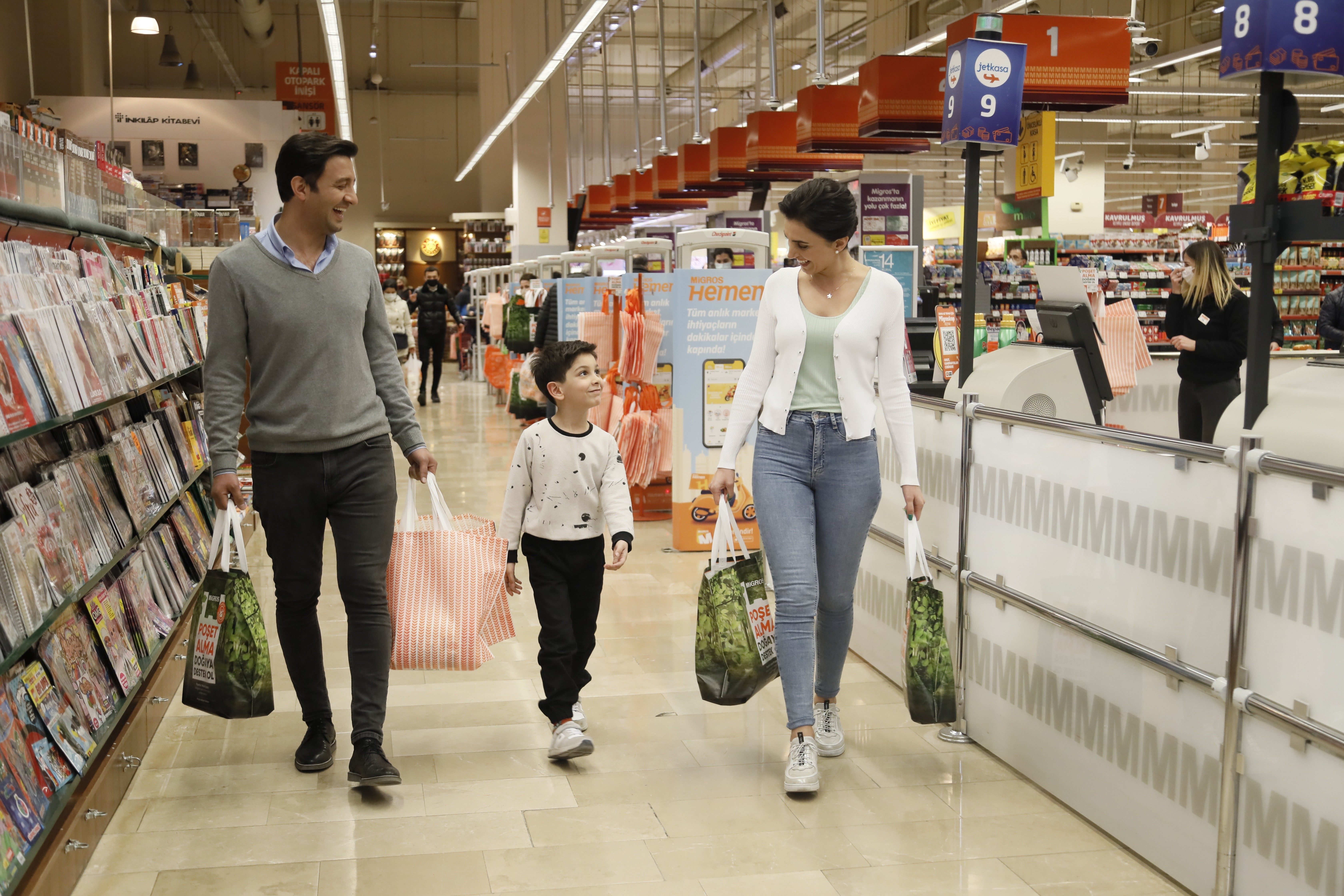 Bir yılda 247 ton plastik atığı önleyen Migros'tan Çevre Günü'nde alışveriş çantası hediye