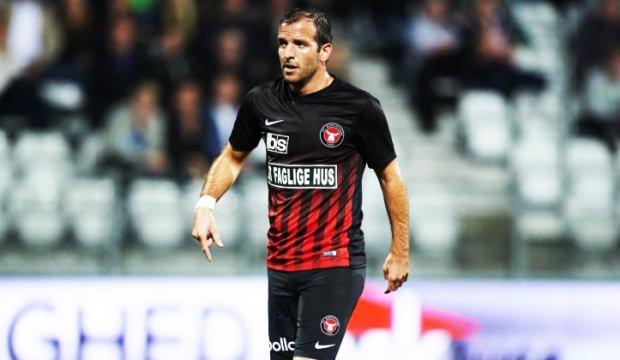 Bir yıldız daha futbolu bıraktı!