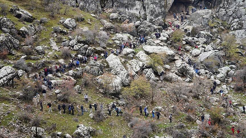 Bir zamanlar teröristlerin üssüydü! Doğada yürüyüş, mağarada konser