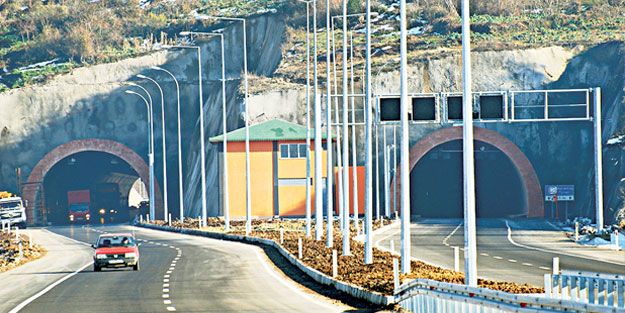 Bir saatlik yol 5 dakikada geçiliyor