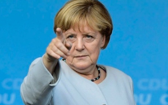 Bırakacağını açıklayan Angela Merkel konuştu