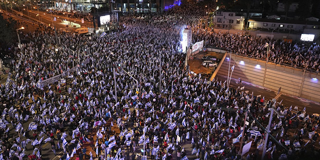 Birbirinizi yiyin! İsrail Netanyahu'ya karşı ayaklandı