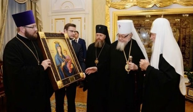 Birbirlerine girdiler... Hristiyan dünyasında kaos!