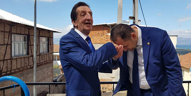 Birbirlerine rakip olunca küsmüşlerdi! Baba ve oğul sandıkta barıştı