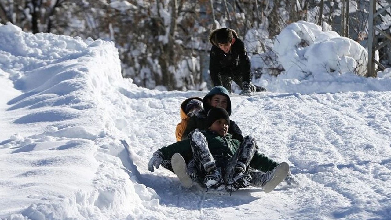 Birçok ilde eğitime ara verildi: Çok kuvvetli kar yağışı geliyor…