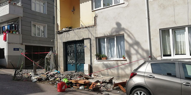 Birden balkon çöktü! 1 yaralı