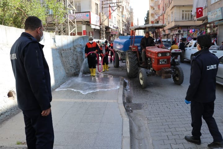 Birecik’te kentin her noktası dezenfekte ediliyor 