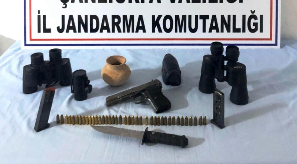 Birecik’te tarihi eser silah ve mühimmat ele geçirildi 