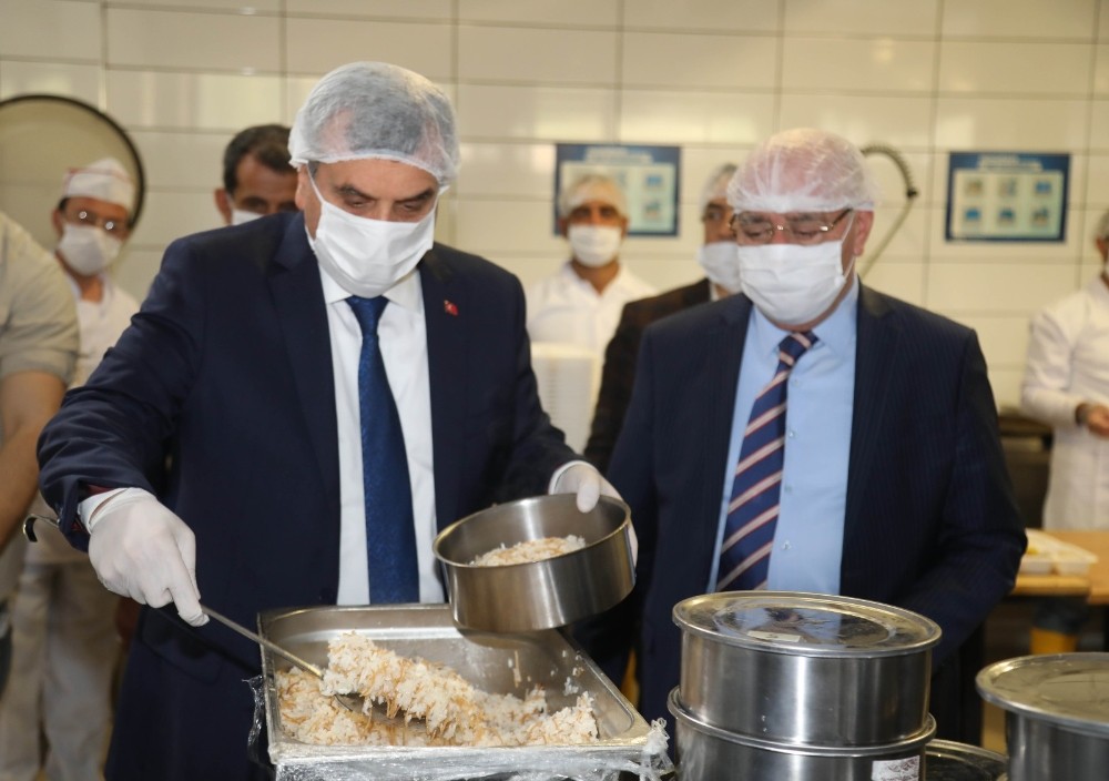 Birecik’teki vatandaşlara gıda yardımı 