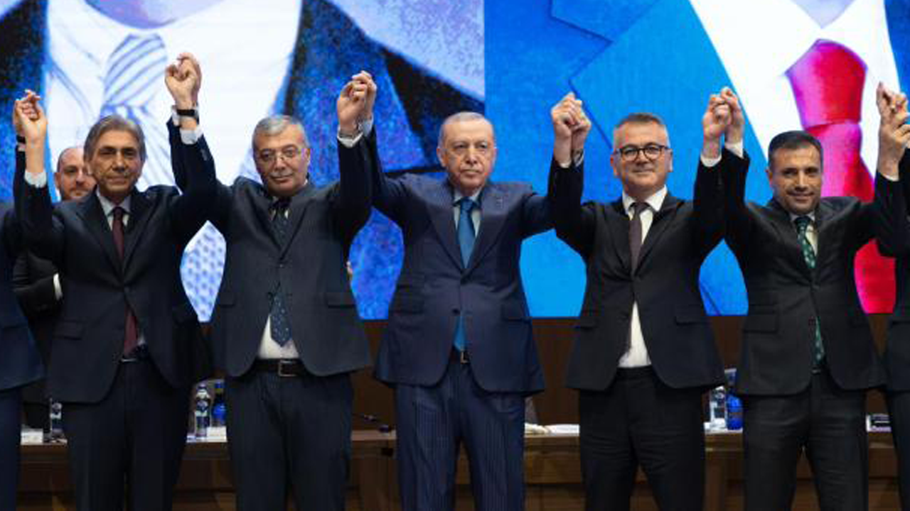 Biri CHP’den biri Yeniden Refah’tan 2 belediye başkanı daha AK Parti’ye katıldı