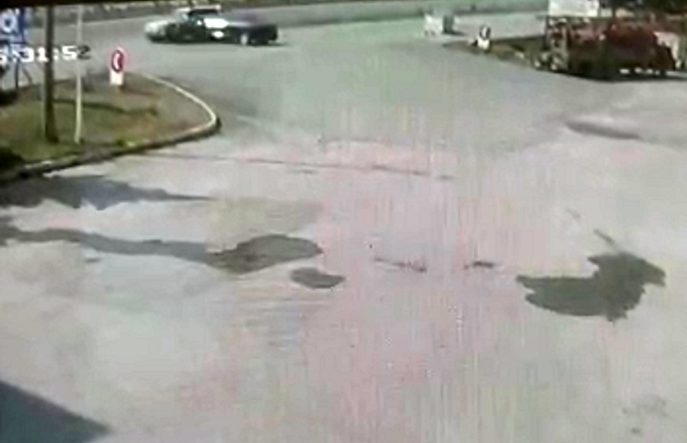 Biri çocuk iki kişinin yaralandığı kaza kamerada 