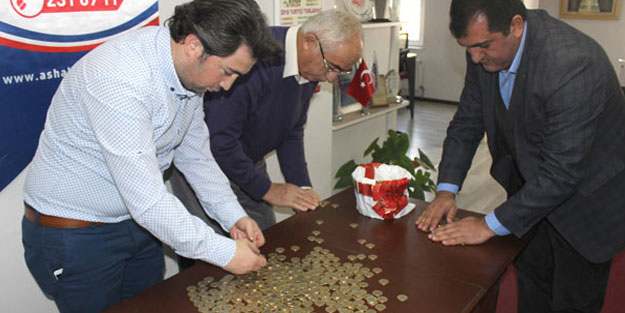 Biriktirdiği 1 liralarla umreye gidecek