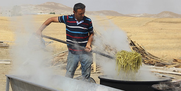 Birkaç bidonla başlayıp fabrika kurdular