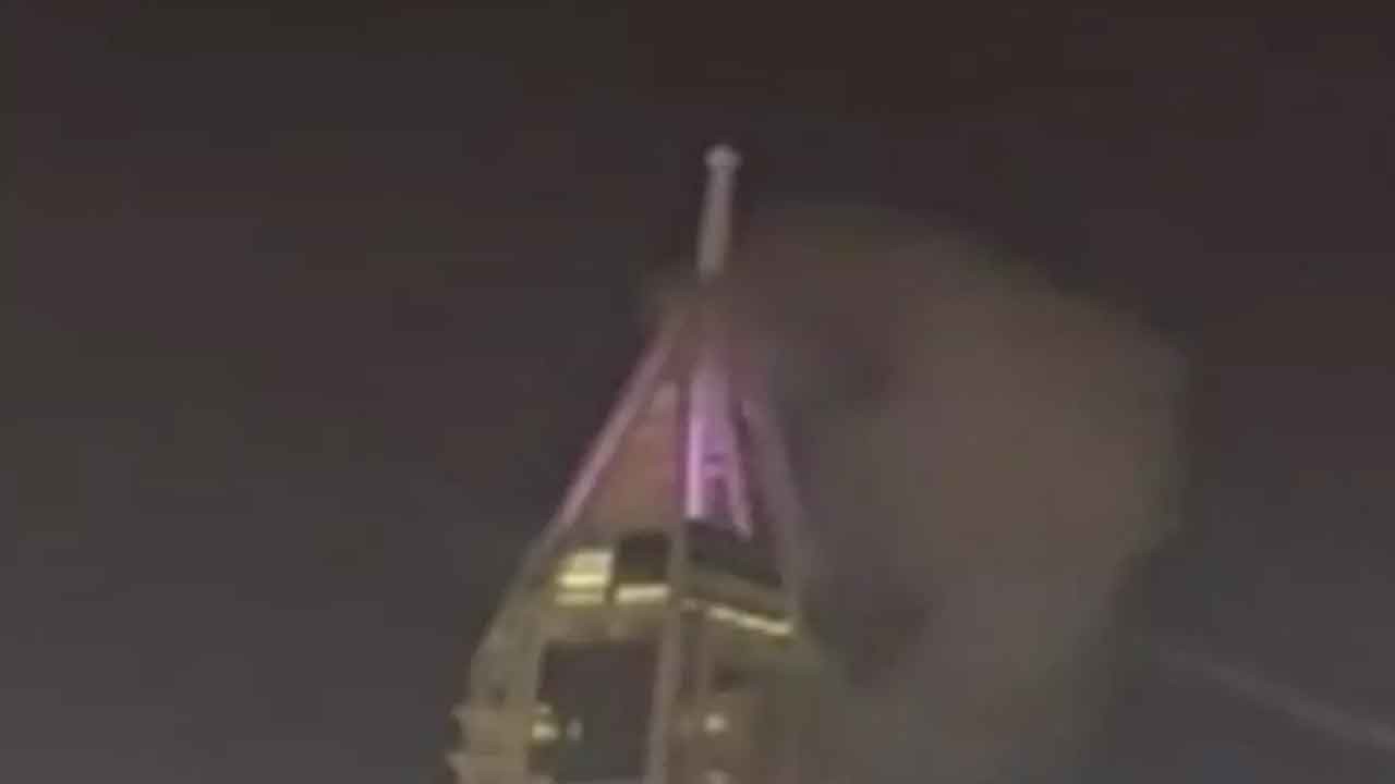 Dubai'de gökdelende patlama