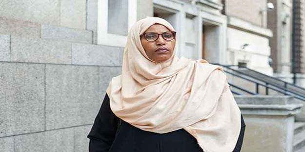 Birleşik Krallık'ın ilk başörtülü belediye başkanı, istifa etti