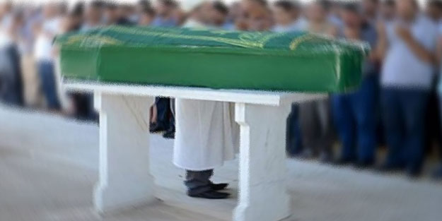 Birliğinden izne gelmişti! Babalar Günü'nde babasını toprağa verdi