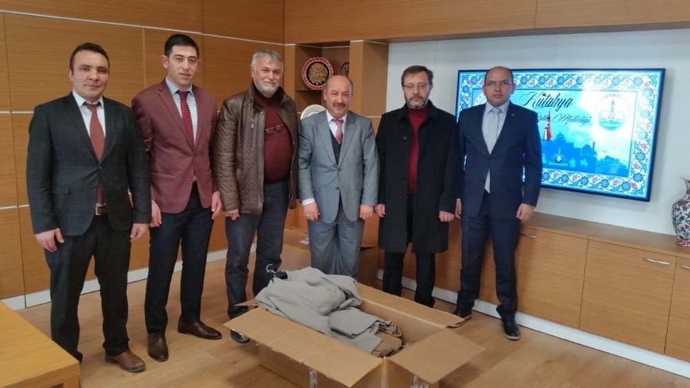 Birlik Vakfı’ndan öğrencilere palto yardımı 