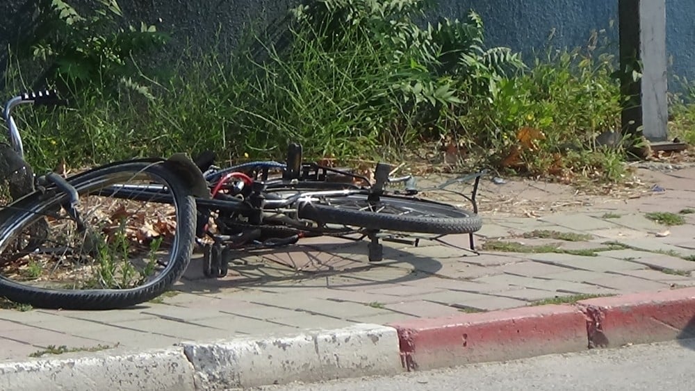 Bisiklet sürücüsü ölümden döndü 