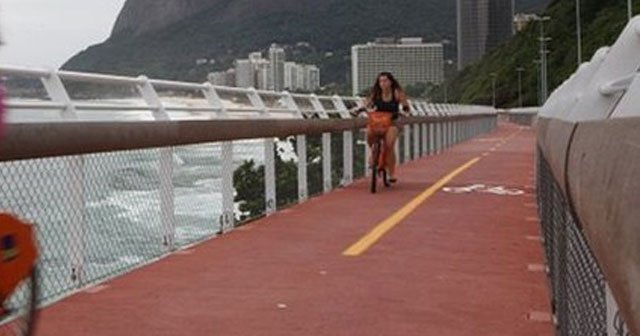 Bisiklet yolu çöktü: 5 kişi kayıp