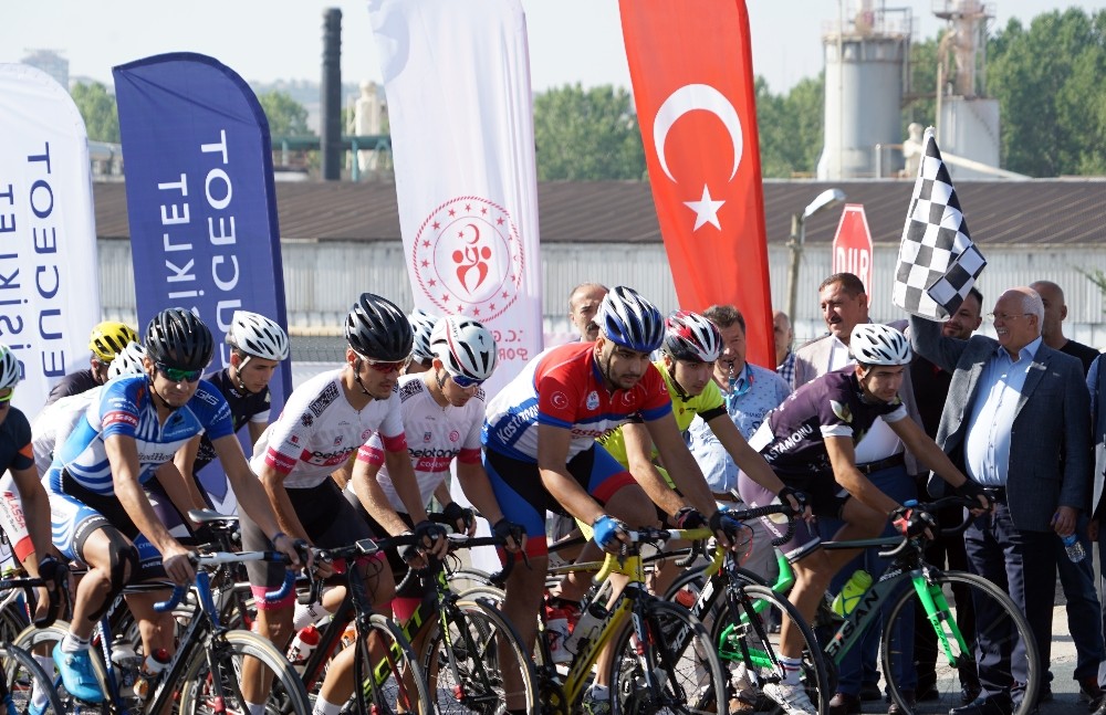 Bisikletçiler, Kastamonu Entegre’nin 50. yıl şenliğinde yarıştı 