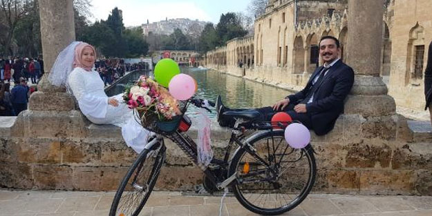 Bisikleti düğün arabası yaptılar