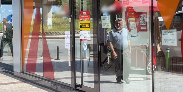 Bisikleti kapıya kilitleyince olanlar oldu! Yine Rize yine fıkra gibi olay!