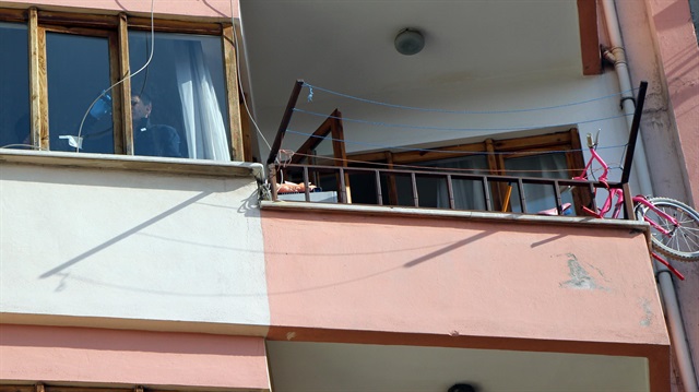 Bisikletini almaya çalışan 10 yaşındaki çocuk balkondan düştü