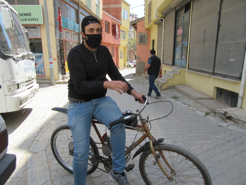 Bisikletini motosiklete çevirdi, toplu taşıma araçlarına binmekten kurtuldu 