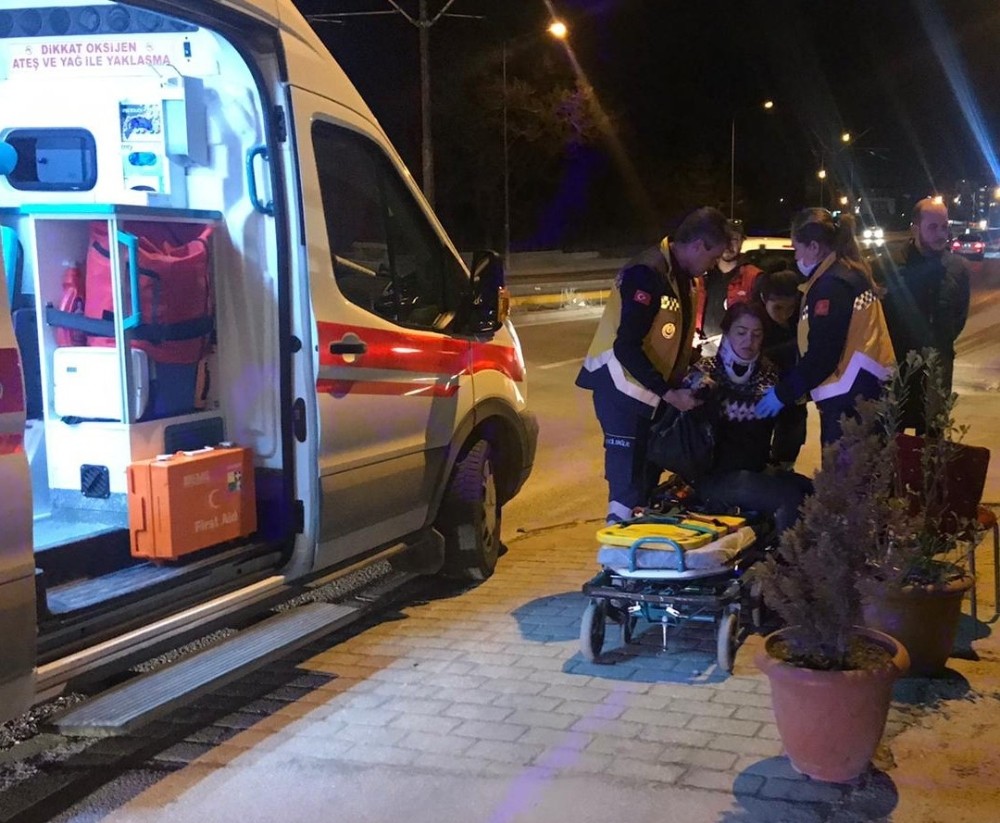 Bisikletli kadına otomobil çarptı:1 yaralı 