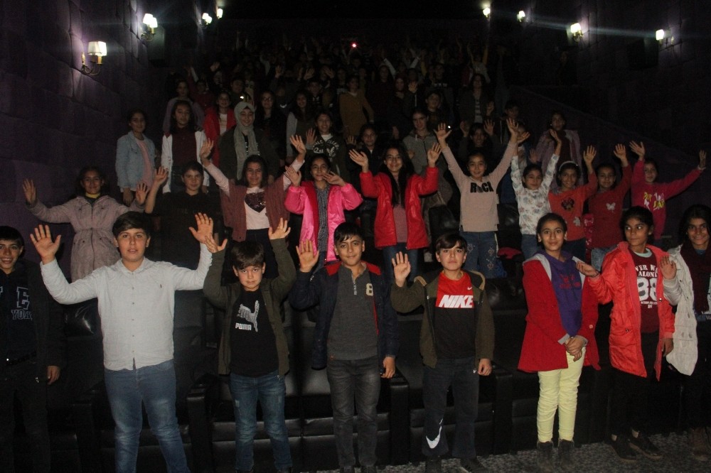 Bismil Belediyesi öğrencileri sinemayla buluşturmaya devam ediyor 