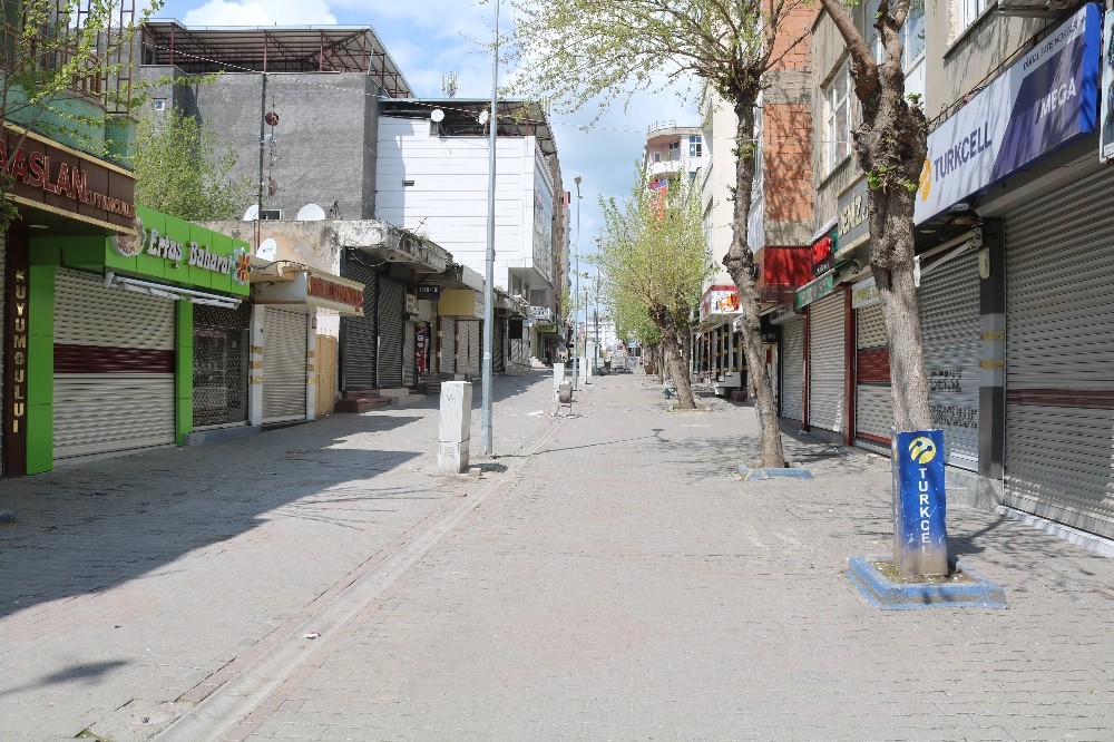 Bismil Belediyesi sokağa çıkma yasağında vatandaşların ihtiyaçlarını karşılıyor 