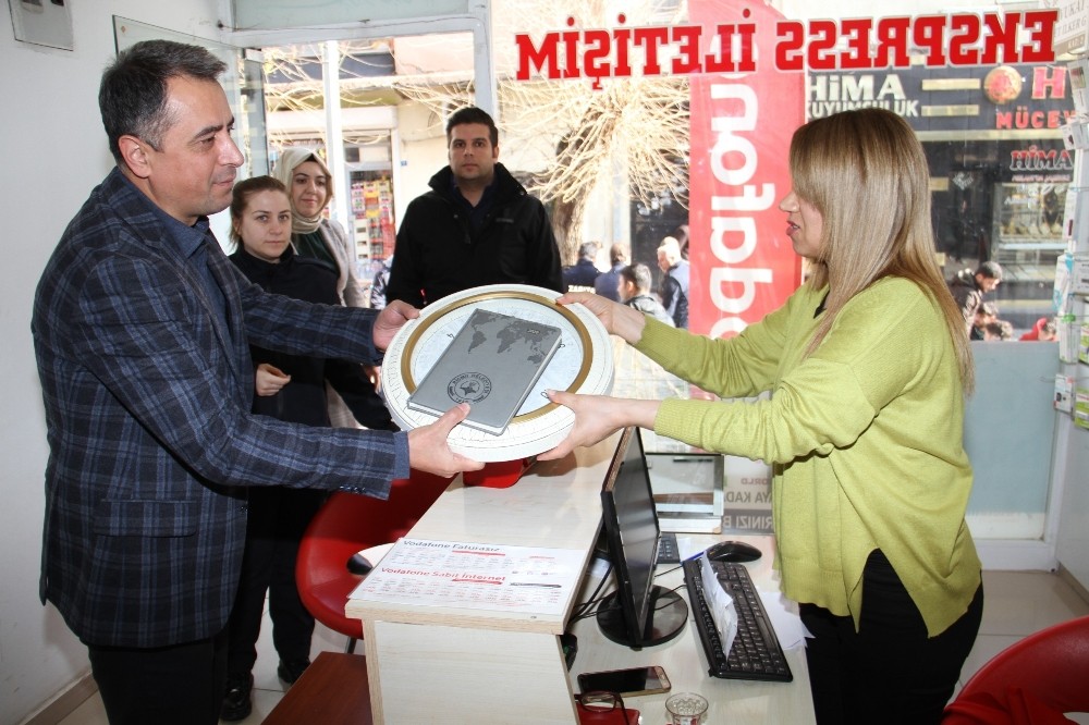 Bismil Belediyesi’nden esnafa yeni yıl hediyesi 
